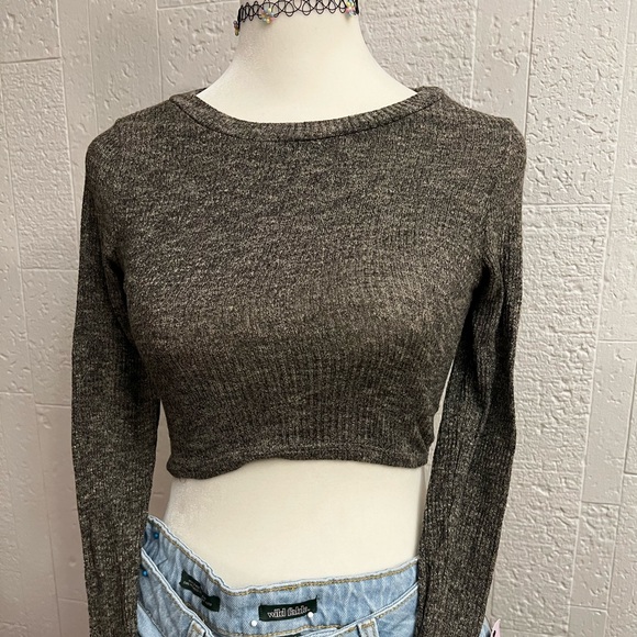 small crop top - Picture 6 of 6